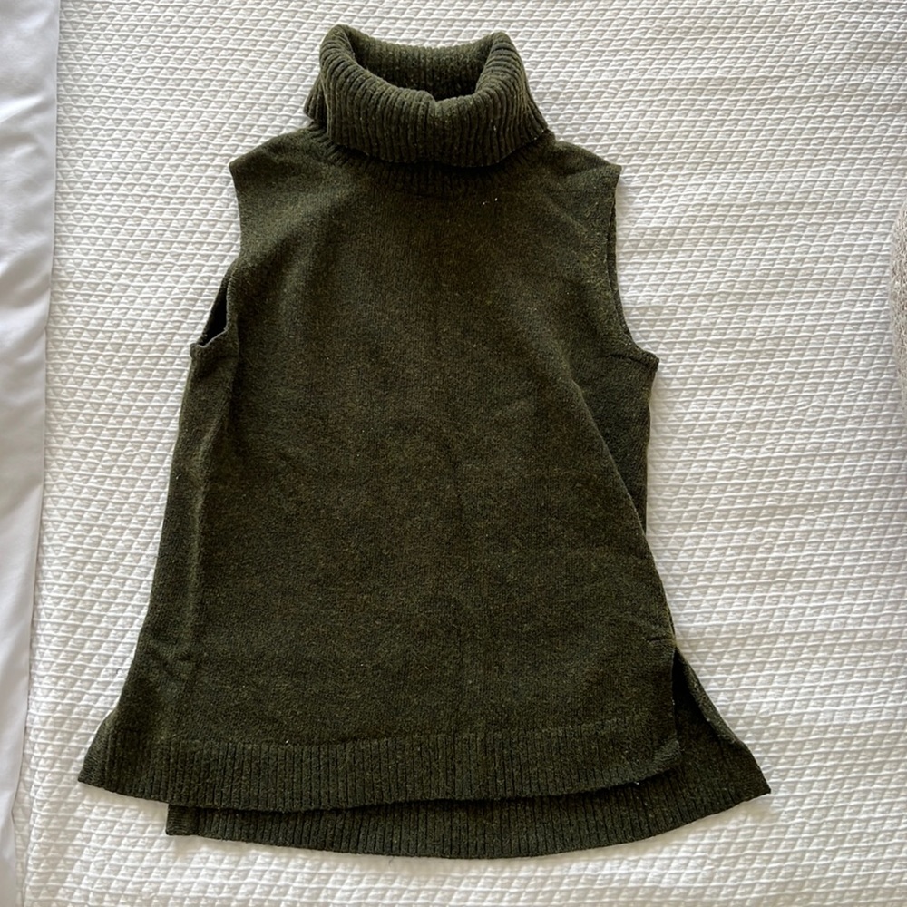 Green turtleneck sleeveless sweater size M J. Crew factory